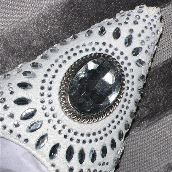 ✨ Royal Radiance Jeweled Stiletto Pumps ✨ - Picture 3 of 9